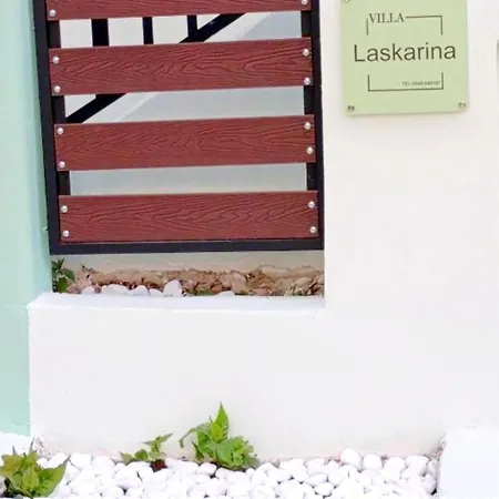 Laskarina * Skala Sotiros